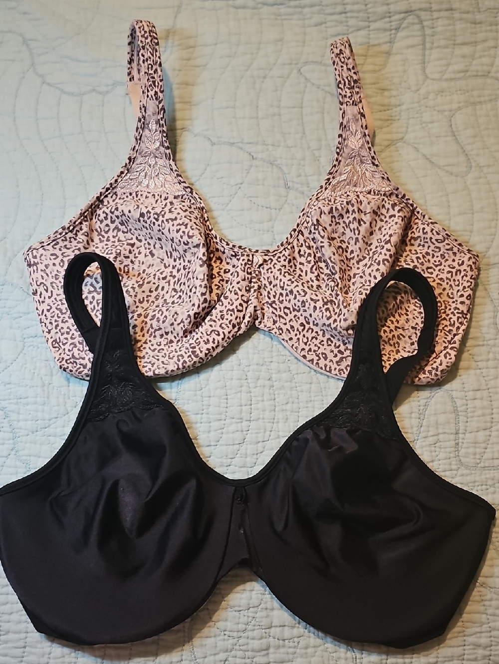 Bali Womens Underwire Lace Accent Bras 36DD  EUC